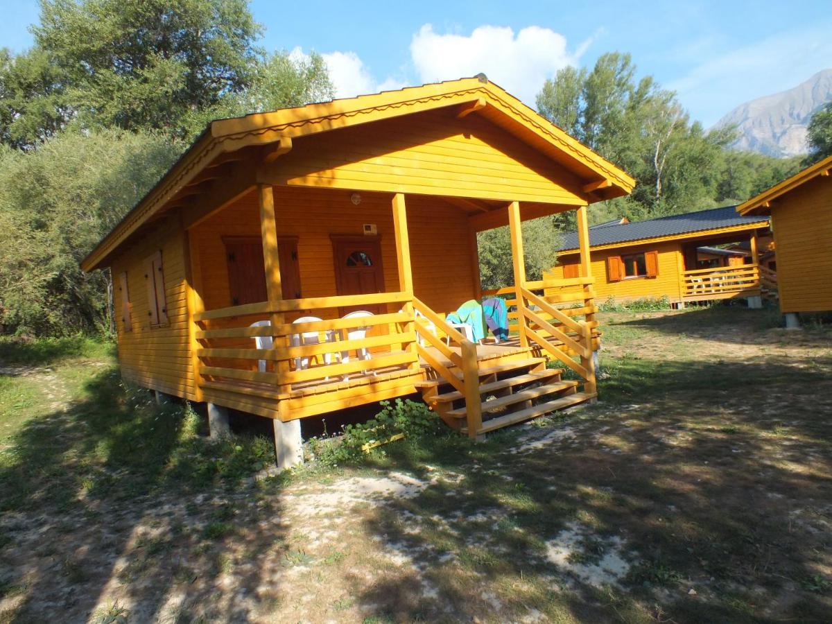 Camping, Hotel De Plein Air Les Cariamas Chateauroux-les-Alpes Номер фото