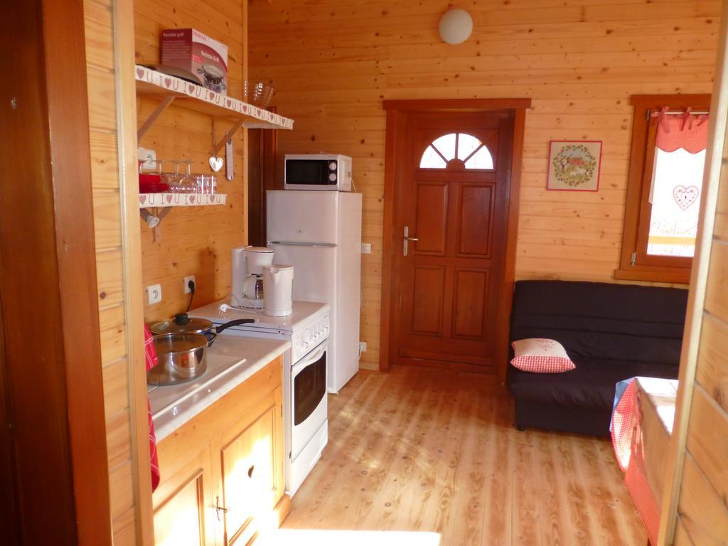 Camping, Hotel De Plein Air Les Cariamas Chateauroux-les-Alpes Екстер'єр фото
