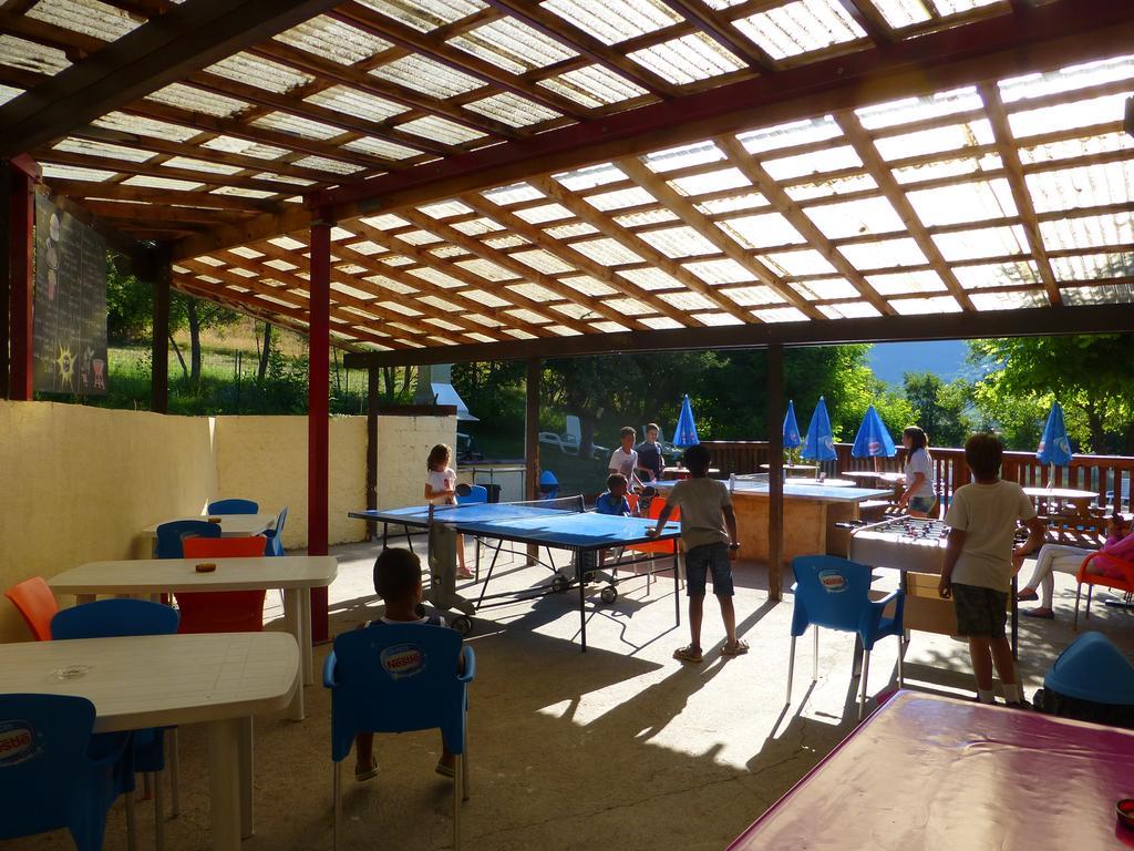 Camping, Hotel De Plein Air Les Cariamas Chateauroux-les-Alpes Екстер'єр фото