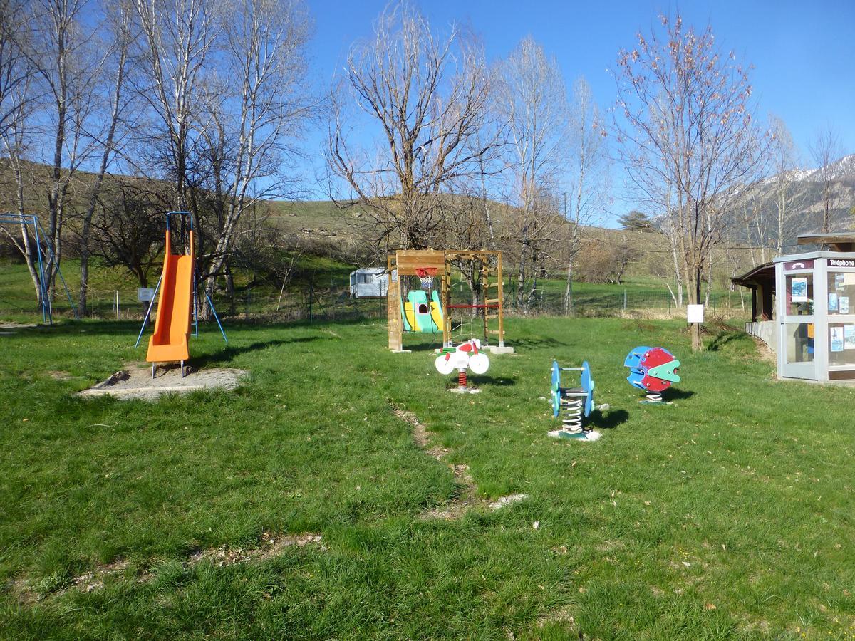 Camping, Hotel De Plein Air Les Cariamas Chateauroux-les-Alpes Екстер'єр фото